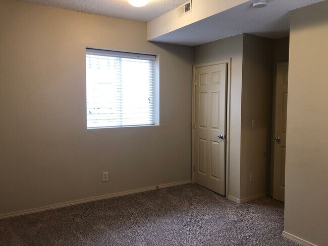 2407 W Cache La Poudre St in Colorado Springs, CO - Building Photo - Building Photo