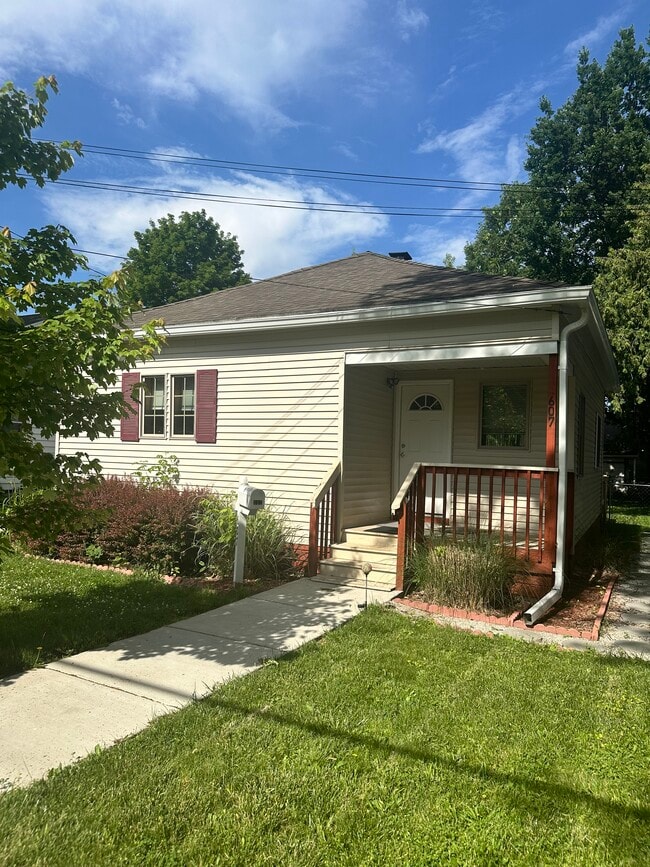 607 S Wheeler St in Saginaw, MI - Building Photo - Building Photo