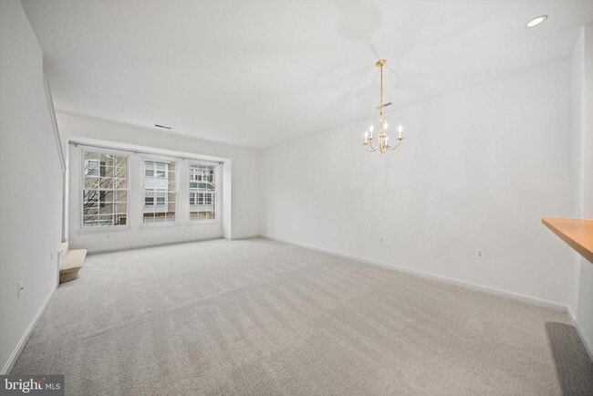 23094 Fontwell Square