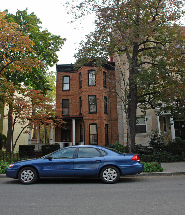 1609-1611 19th St NW in Washington, DC - Building Photo