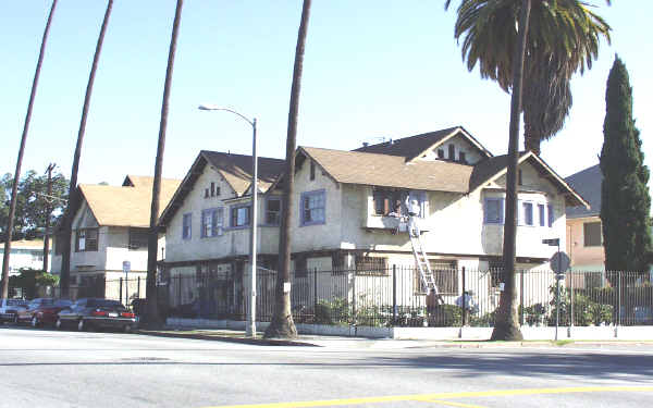 1100 Magnolia Ave in Los Angeles, CA - Foto de edificio