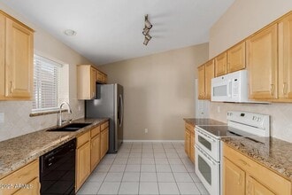 21819 N 48th St in Phoenix, AZ - Building Photo - Building Photo