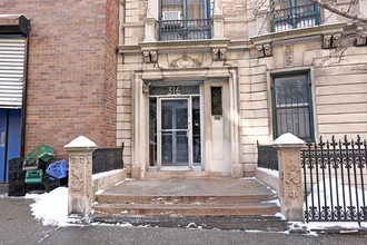 316 W 75th St in New York, NY - Building Photo - Building Photo