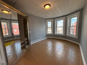 514 E Jersey St in Elizabeth, NJ - Building Photo - Building Photo