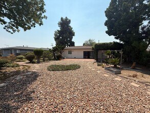 5351 E Falls View Dr in San Diego, CA - Building Photo - Building Photo