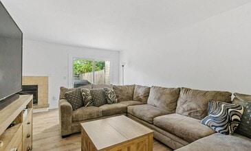 6 Heartwood Ct in Clifton Park, NY - Building Photo - Building Photo