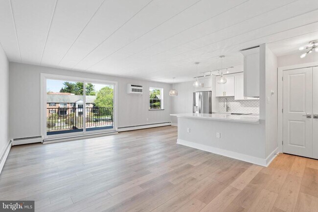 100 Windermere Ave-Unit -204 in Wayne, PA - Building Photo - Building Photo