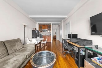 116 W 72nd St in New York, NY - Building Photo - Building Photo
