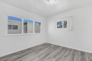 10107 England Ave in Inglewood, CA - Building Photo