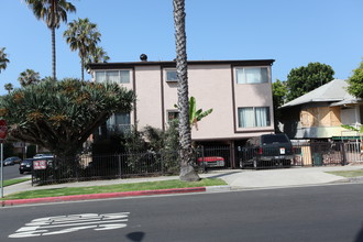 425 Washington Ave in Santa Monica, CA - Building Photo - Building Photo