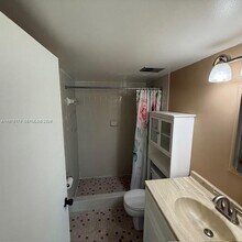 1250 NE 119th St in Miami, FL - Foto de edificio - Building Photo