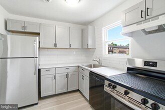 1137 Kaye Ct in Burlington, NJ - Building Photo - Building Photo