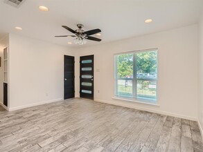 6035 Bluebell Cir in Austin, TX - Building Photo - Building Photo