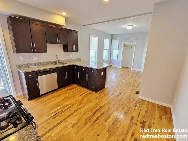 39 Pinckney St, Unit 1