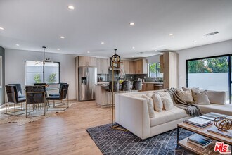 13026 Calvert St in Los Angeles, CA - Building Photo - Building Photo