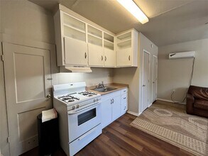 519 W Collins St in Denton, TX - Building Photo - Building Photo