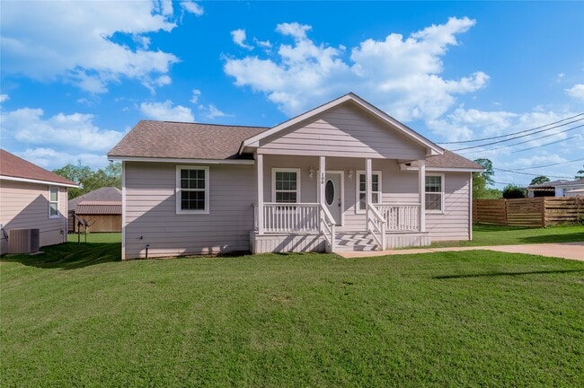 100 Shorewood Dr in Huntsville, TX - Building Photo - Building Photo