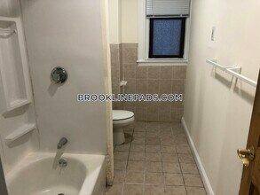 364 Riverway-Unit -1 in Boston, MA - Building Photo - Building Photo