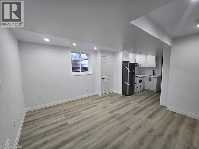 200 Bedrock Dr in Stoney Creek, ON - Building Photo - Building Photo