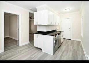 536 1/2 W Cornelia Ave in Chicago, IL - Building Photo - Building Photo