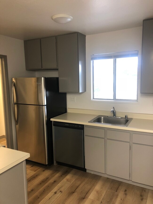 305 19th St, Unit Apartment 4 in Pacific Grove, CA - Foto de edificio - Building Photo