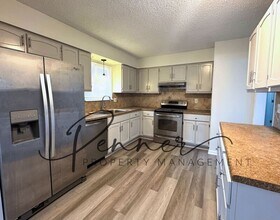 101 SW Chicago St in Blue Springs, MO - Building Photo - Building Photo