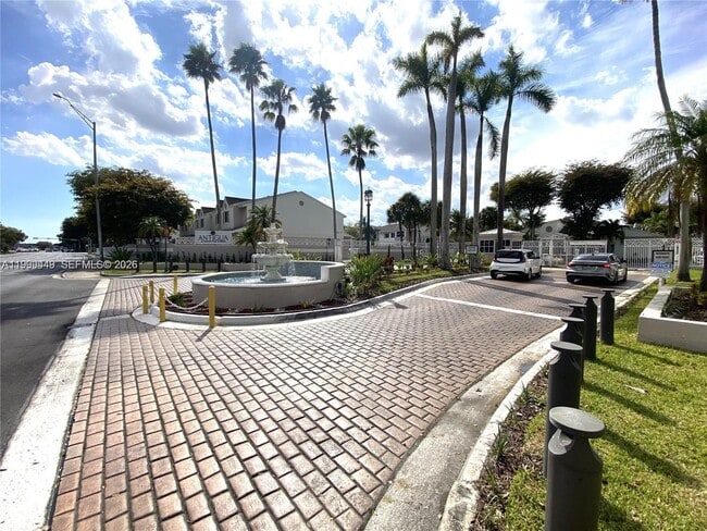 17565 NW 67th Pl in Miami Gardens, FL - Building Photo - Building Photo