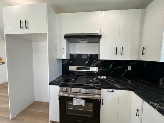 20334 Cantara St in Los Angeles, CA - Building Photo - Building Photo