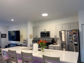 235 Regency Ct in Wauconda, IL - Foto de edificio - Building Photo