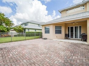 1825 Bridgepointe Cir in Vero Beach, FL - Building Photo - Building Photo