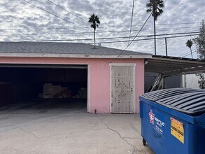 8211 Crenshaw Dr in Inglewood, CA - Building Photo - Building Photo