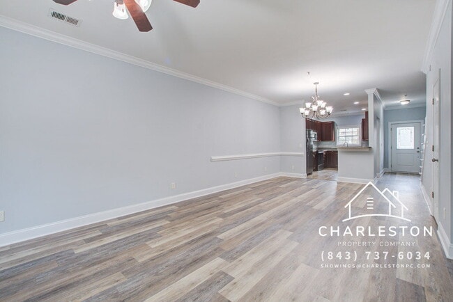 4902 Lake Palmetto Ln in North Charleston, SC - Foto de edificio - Building Photo