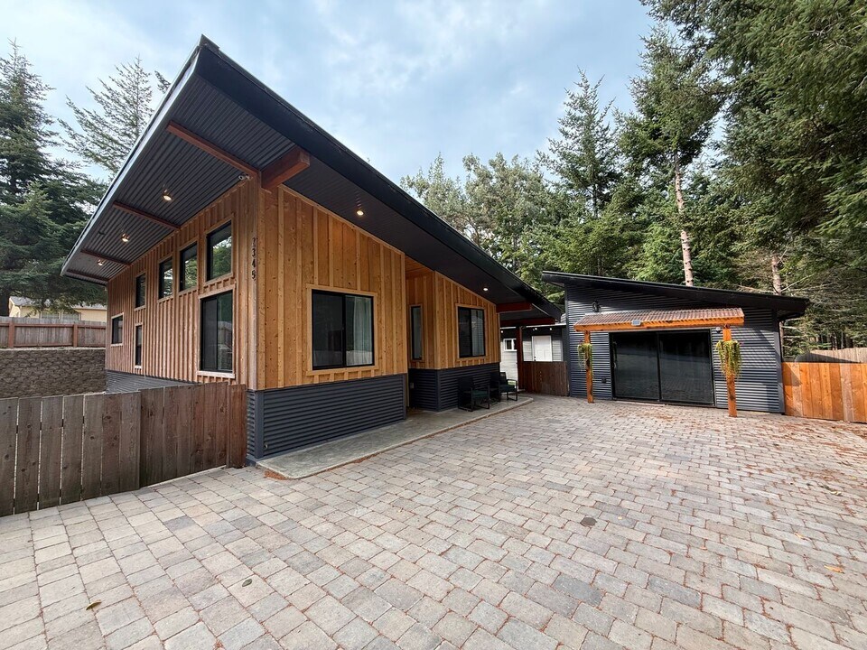 2345 Deady St in Port Orford, OR - Building Photo