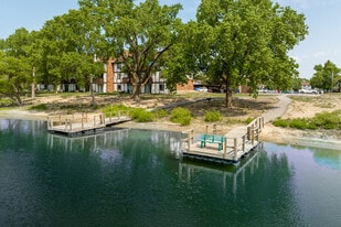 Magnolia Lake Apartments in Wichita, KS - Building Photo