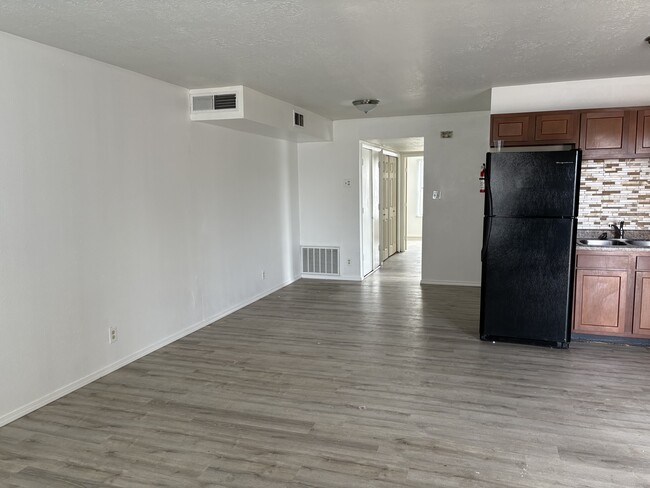 633 Louisiana Blvd SE, Unit D in Albuquerque, NM - Building Photo - Building Photo