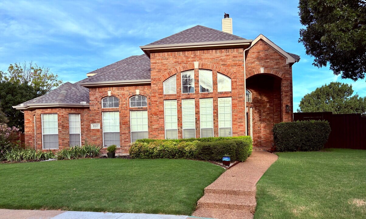 8425 Brooksby Dr in Plano, TX - Building Photo