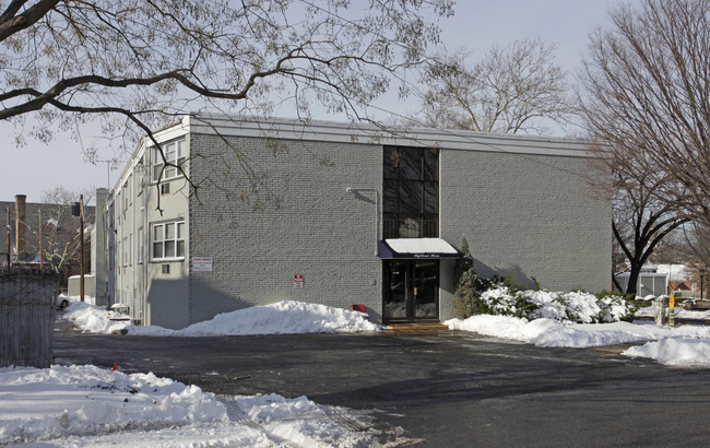 Highland House Apartment Homes in Highland Park, NJ - Foto de edificio - Building Photo