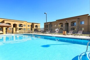 Raintree Apartments in Clovis, NM - Building Photo