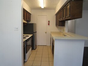 17331 Red Oak Dr in Houston, TX - Building Photo - Building Photo
