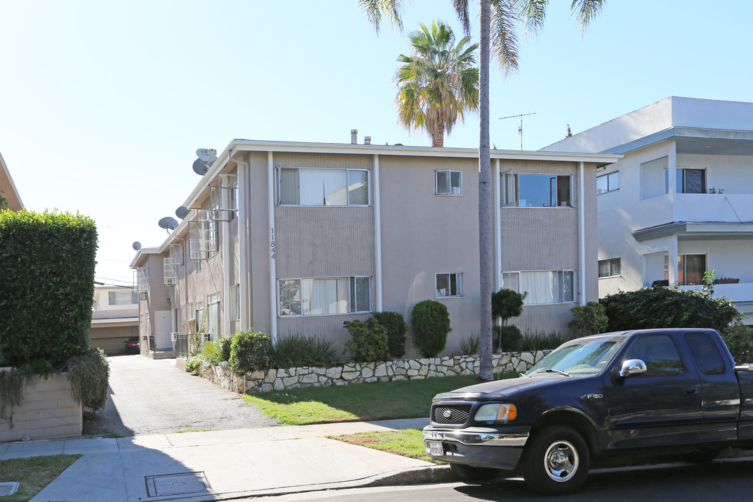 11844 Mayfield Ave in Los Angeles, CA - Building Photo