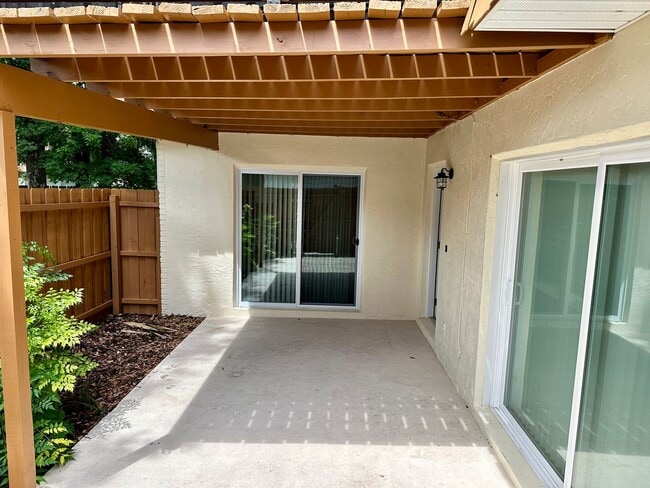 90 Moonstone Ct in Port Orange, FL - Building Photo - Building Photo
