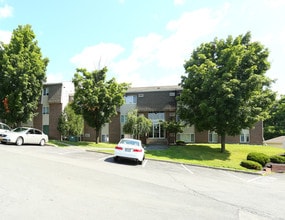 Highland Club Apartments in Watervliet, NY - Building Photo - Building Photo