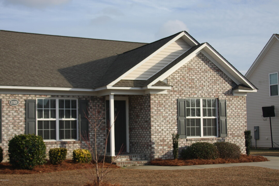 2321 Sadler Dr in Winterville, NC - Building Photo