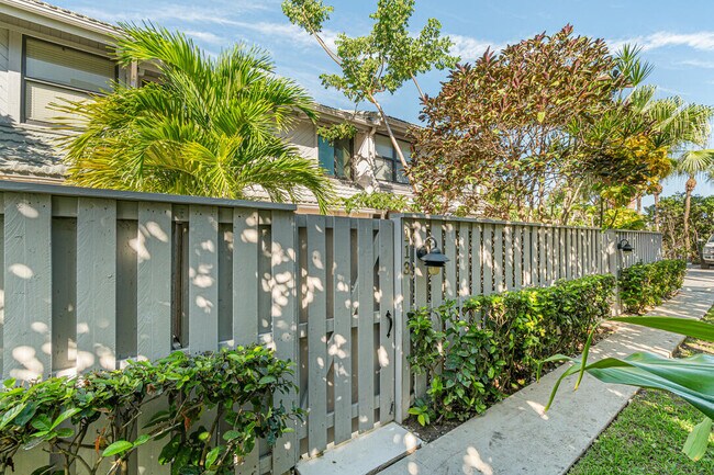 3543 S Ocean Blvd-Unit -113 in South Palm Beach, FL - Building Photo - Building Photo