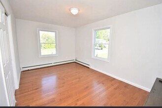 90 Dorchester Rd, Unit 1 in Ronkonkoma, NY - Building Photo - Building Photo