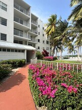 750 NE 64th St in Miami, FL - Building Photo - Building Photo