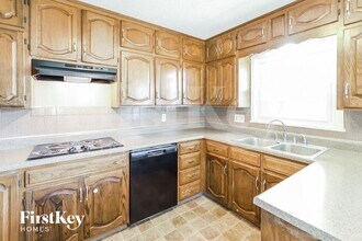 805 N Powahatan Dr in Independence, MO - Building Photo - Building Photo