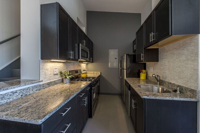221 E Berkeley St, Unit 408