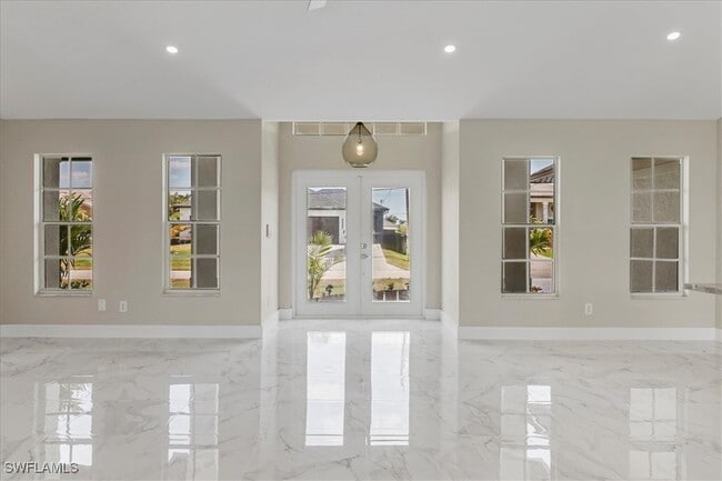 property at 2811 SW 32nd St