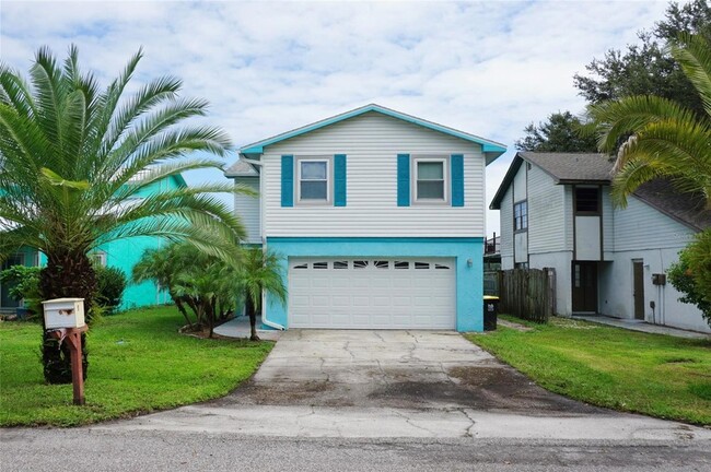 251 Lake Thomas Dr in Winter Haven, FL - Foto de edificio - Building Photo